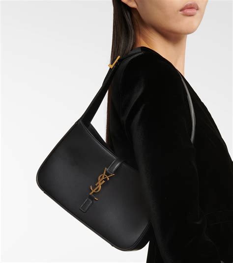 ysl 5 a 7 black|LE 5 À 7 in smooth leather .